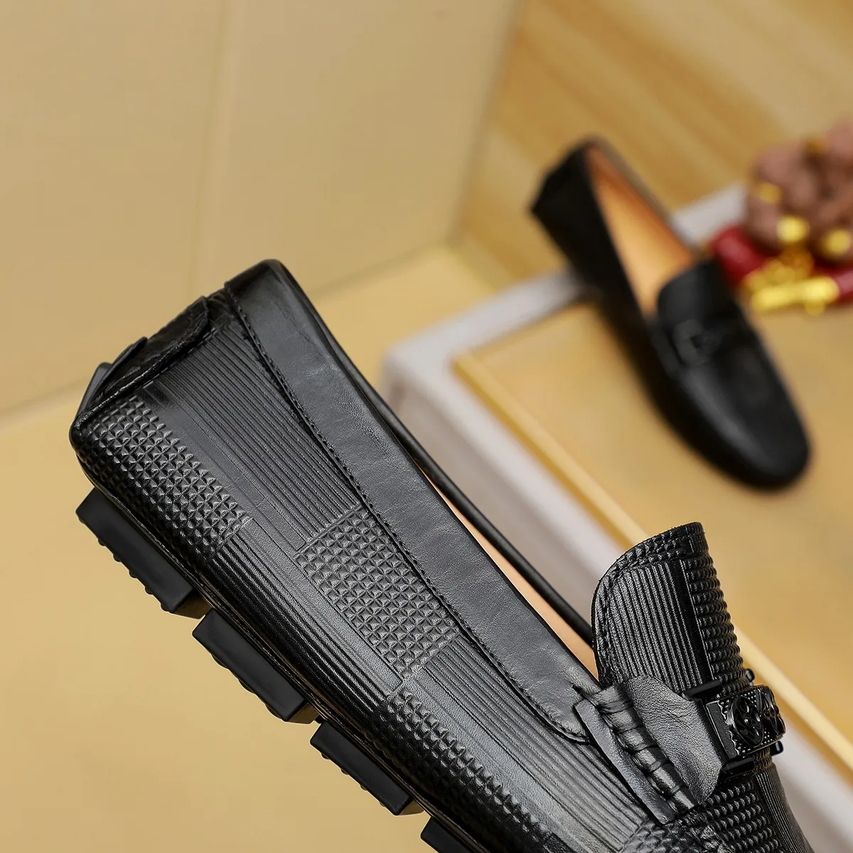 Men's shoes 💰360 💰 LV Louis Vuitton's top-quality Peaches men's shoes 💯Original copy of the official website, the upper is made of imported official website 1:1 material ❌Italian 🇮🇹 cowhide surface, imported pigskin lining. It’s definitely not made with ordinary craftsmanship, it’s the model used by celebrities! The factory’s craftsmanship is designed to create the most perfect shoes for trendy men! Colors available! 38-44 yards